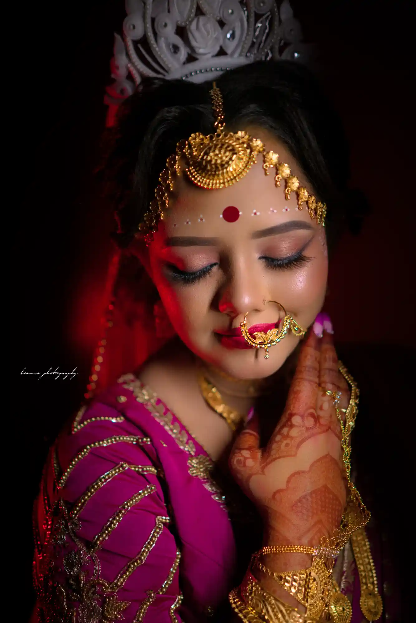 Elegant Bengali wedding portrait by Biswas, specialist in wedding photography in Kolkata. Creative depiction of wedding moments.